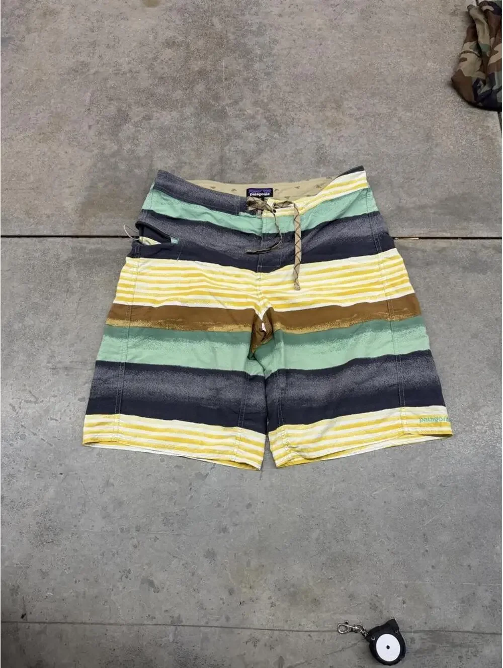 vintage patagonia printed wavefarer board shorts size 35